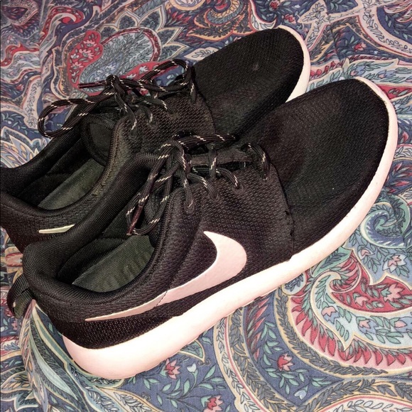 Nike Roshes - Picture 1 of 3